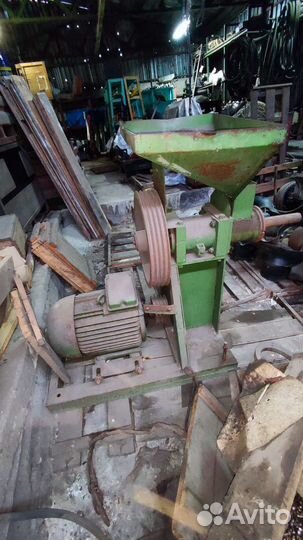 Дробилка зерна измельчитель комбикорм