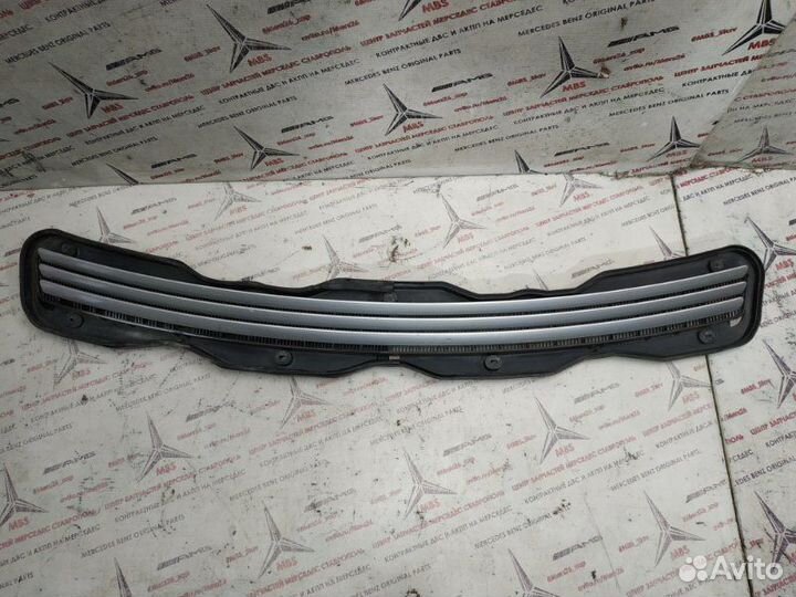 Решетка капота Mercedes E-Class W210