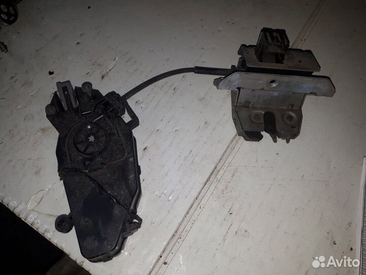 Электропривод багажника двери задка Volvo XC70