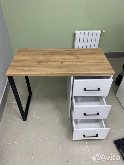 Маникюрный стол