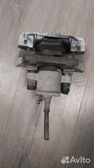 Суппорт тормозной задний левый Bmw X5 4.8I E70