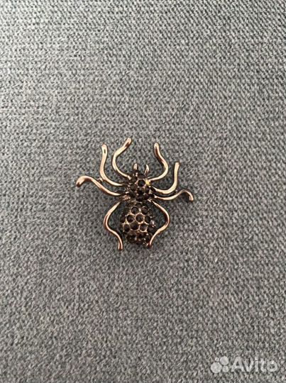 Заколки, брошь