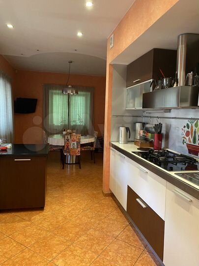 Дом 550 м² на участке 25 сот.