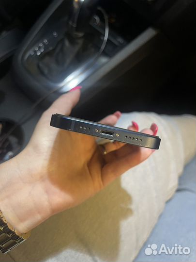 Телефон iPhone 12