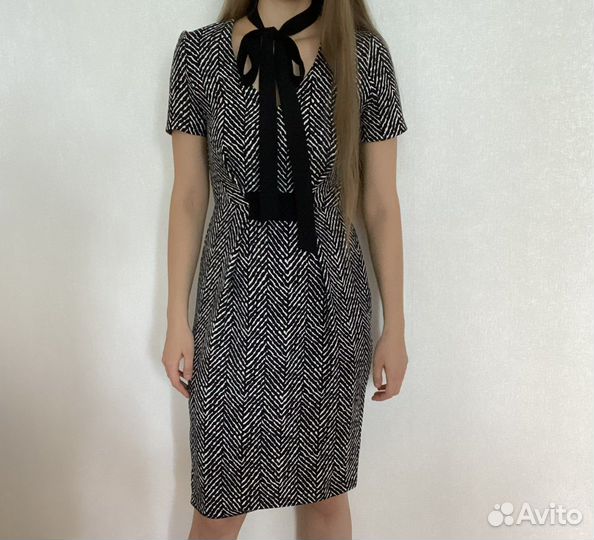 Стильное платье 44 размер