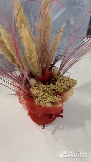 Букет из сухоцветов в кашпо