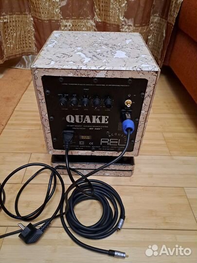 Сабвуфер Rel Quake
