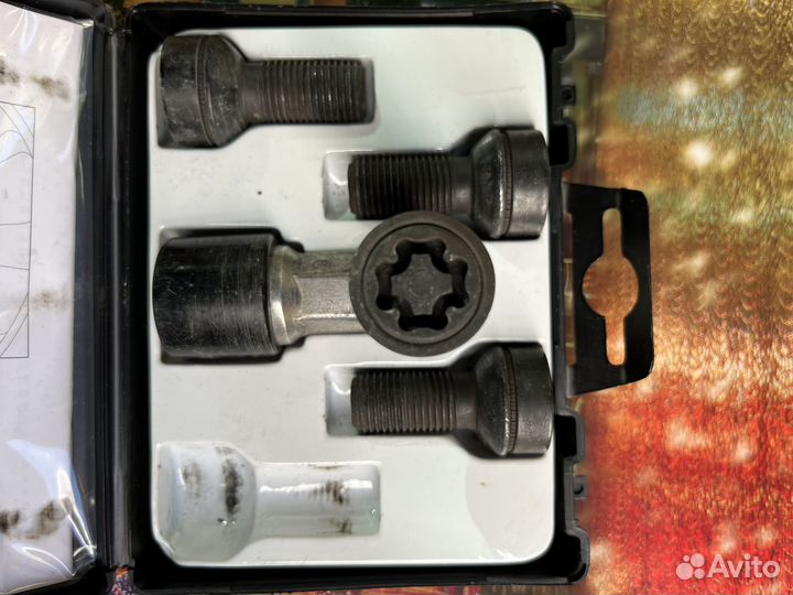 Секретки на колеса Mercedes