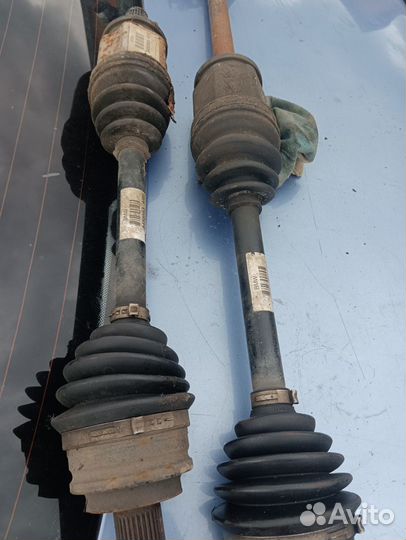 Привод передний Bmw X3 E83 N52B30AF 2007