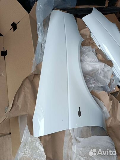Крыло переднее правое приора белый цвет