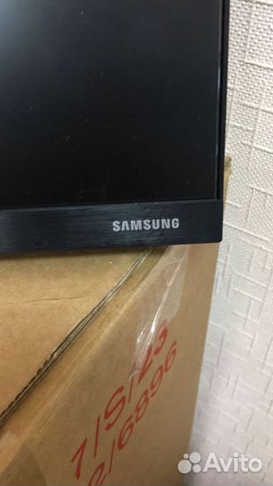 Монитор samsung