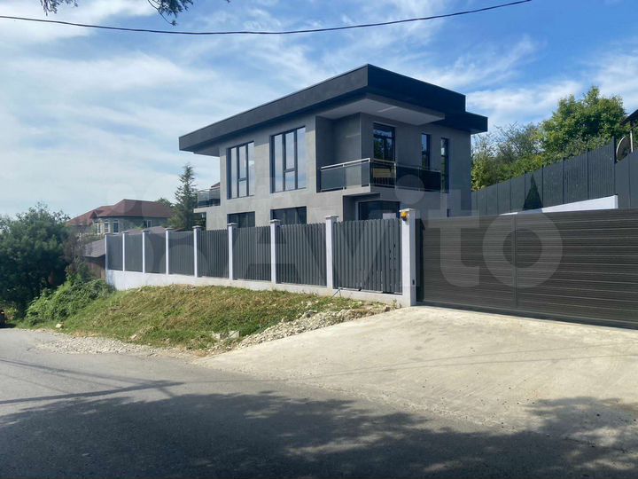 Дом 166 м² на участке 4 сот.