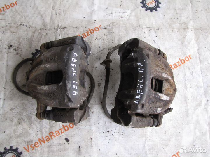 Суппорт передний левый Toyota Avensis 2