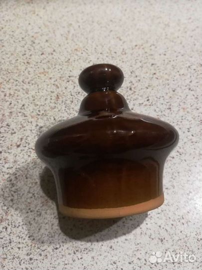 Глиняный кувшин для вина