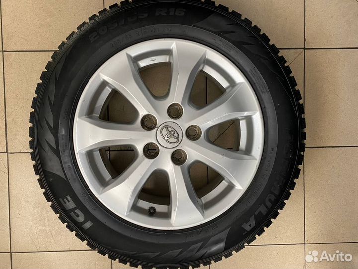 Колеса на Toyota Pirelli Formula Ice 205/65 R16 зи