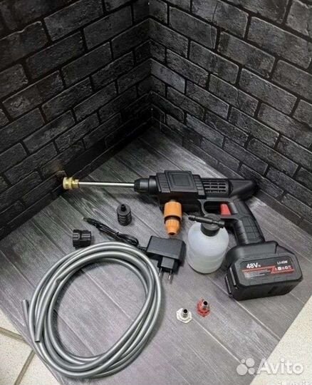 Портативная аккумуляторная автомойка