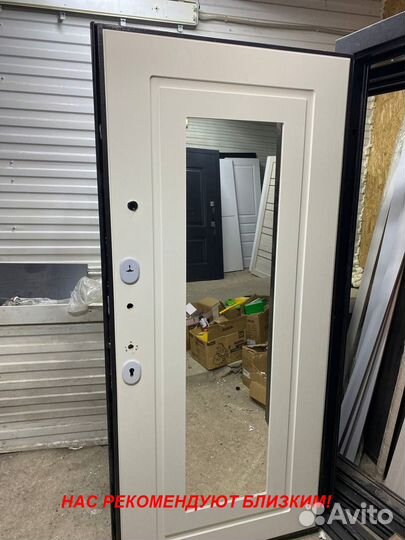 Тяжелая дверь металлическая в дом