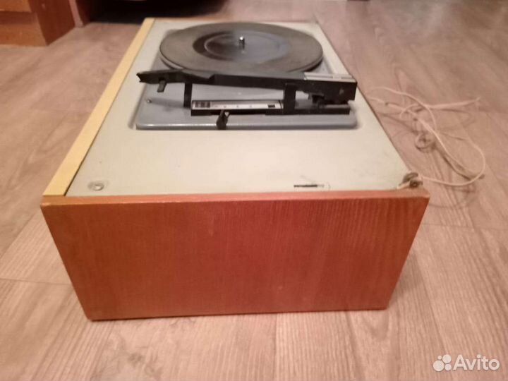 Виниловый проигрыватель Серенада 404