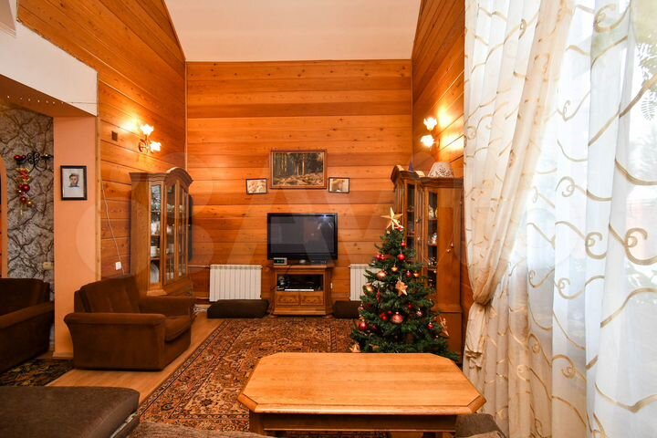 Коттедж 280 м² на участке 20 сот.