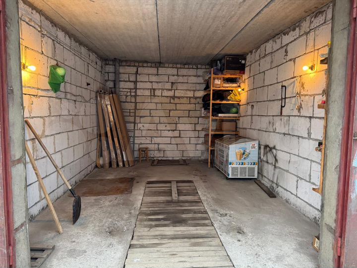 Гараж, > 30 м²