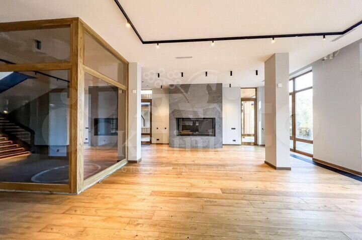 Дом 580 м² на участке 28 сот.