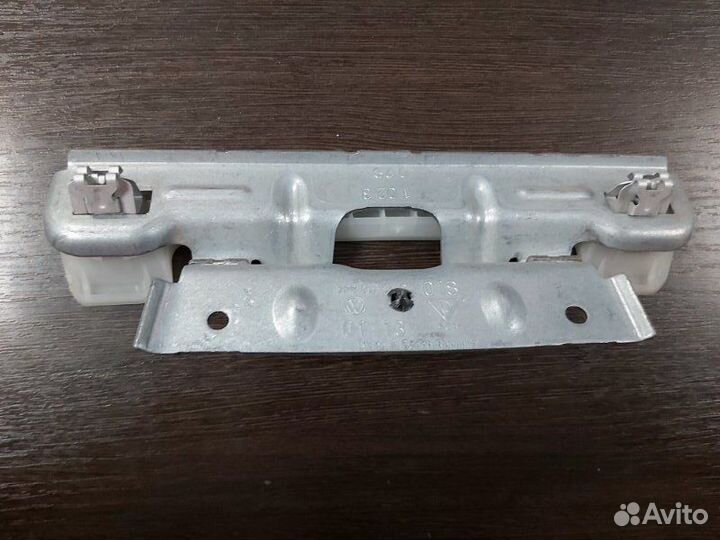 Кронштейн ручки двери Volkswagen Touareg 1 2.5D