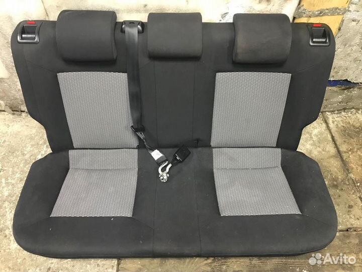 Заднее сидение на Volkswagen Polo