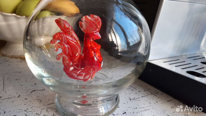 Графин с петухом старинный