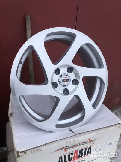 Диски Alcasta M42 R18 5/114.3 Новые
