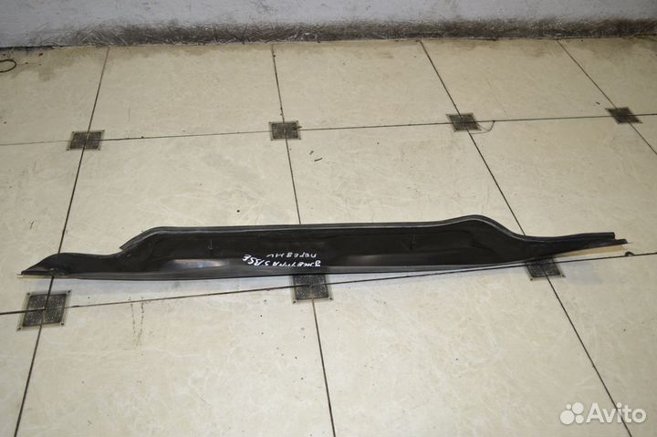 Водосток лобового Volkswagen Jetta 5