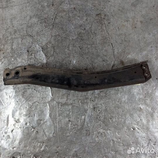 Балка подрамника передняя правая Mitsubishi