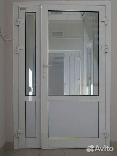 Дверь алюминиевая