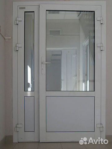 Дверь алюминиевая
