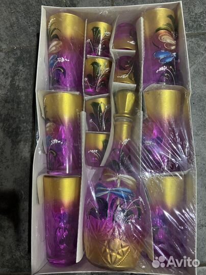 Графин с бокалами и рюмками