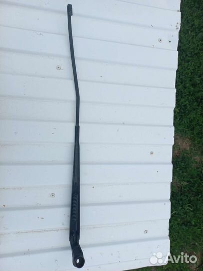 Поводок дворника Toyota Yaris