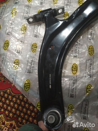 Рычаг подвески передней левый