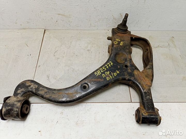 Рычаг передний правый нижний