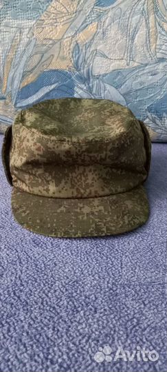 Костюмы камуфлированные, плащ-накидка, шапки и пр