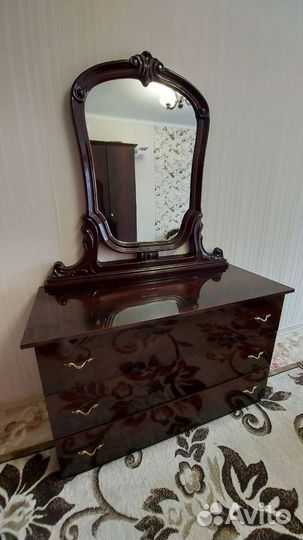 Спальный гарнитур