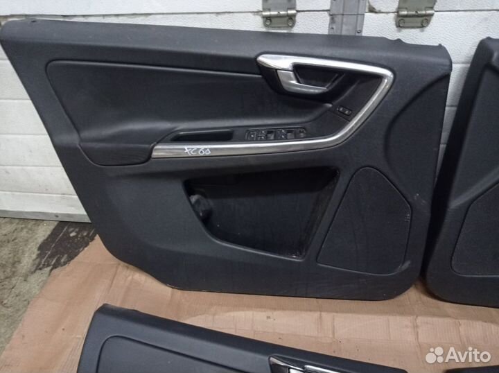 Volvo XC60 обшивки дверей 2009-2017 дверные карты
