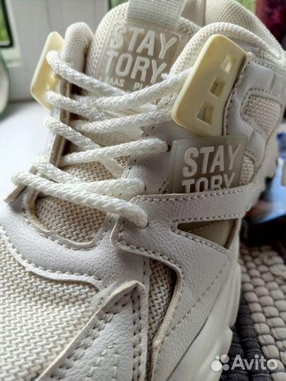 Кроссовки женские