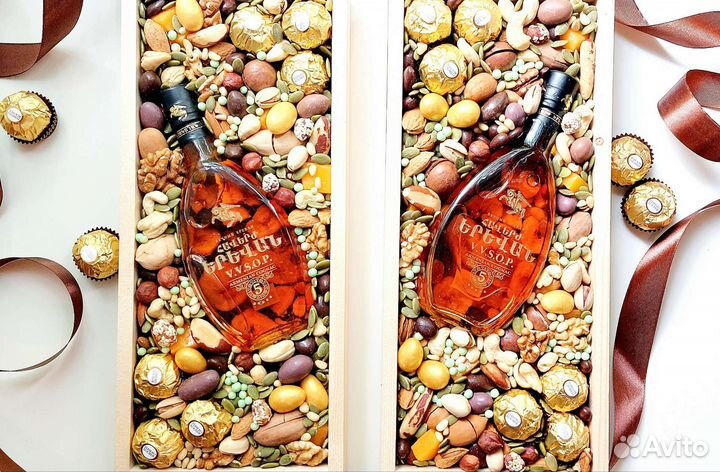 Подарок из орехов и сухофруктов в коробе