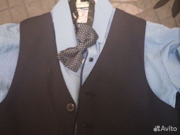 Костюм тройка на мальчика 34 размер 140-146