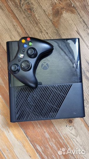 Приставка Xbox 360 E 500gb + геймпад