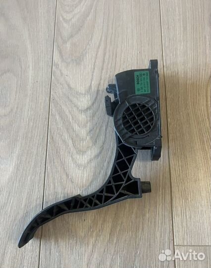 Педаль газа Skoda Fabia 2