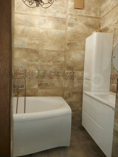 3-к. квартира, 101,7 м², 2/4 эт.