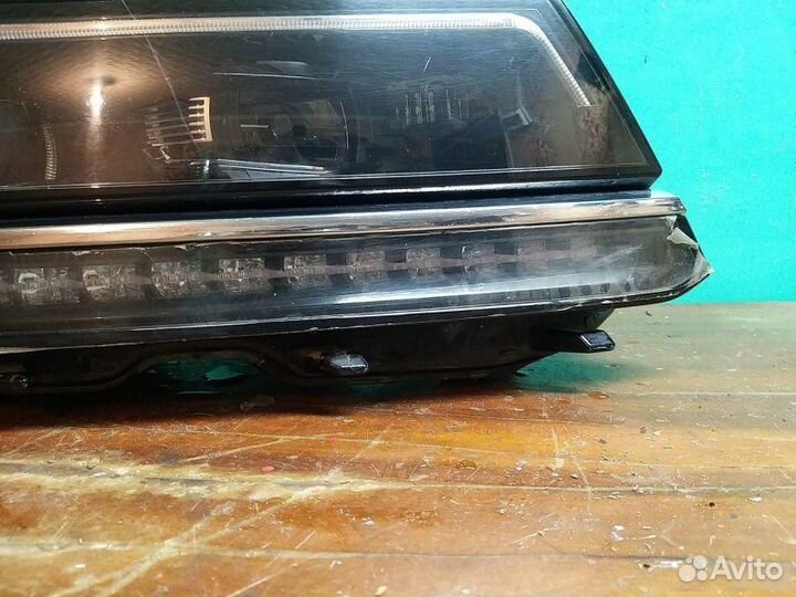 Фара передняя правая Volkswagen Tiguan