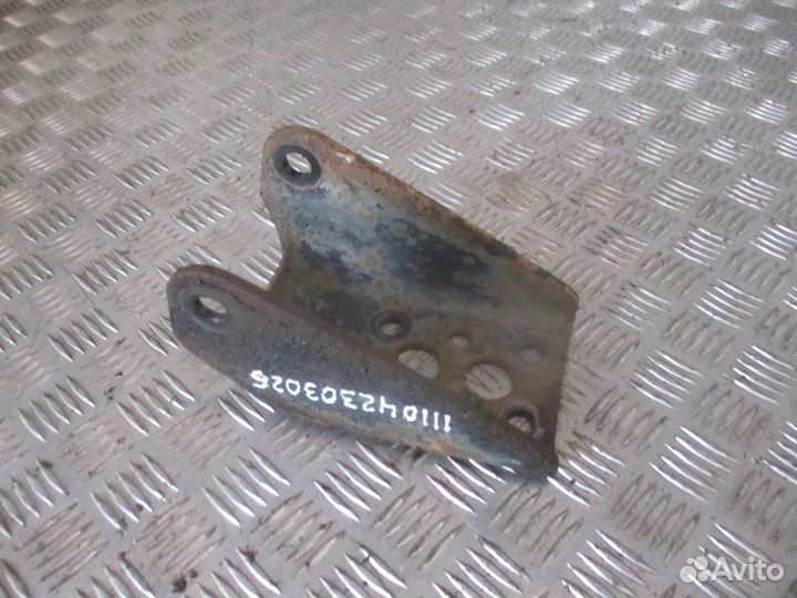 Кронштейн амортизатора Mercedes-Benz A9493280040