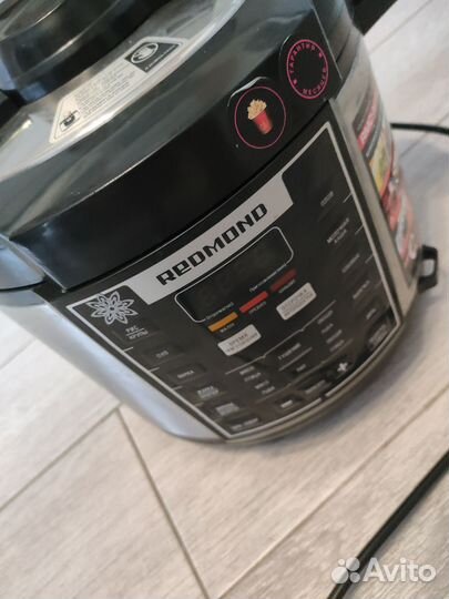 Мультиварка redmond rmc m110