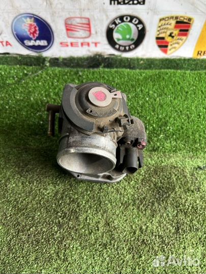 Дроссельная заслонка Audi A4 B5 AEB 2000